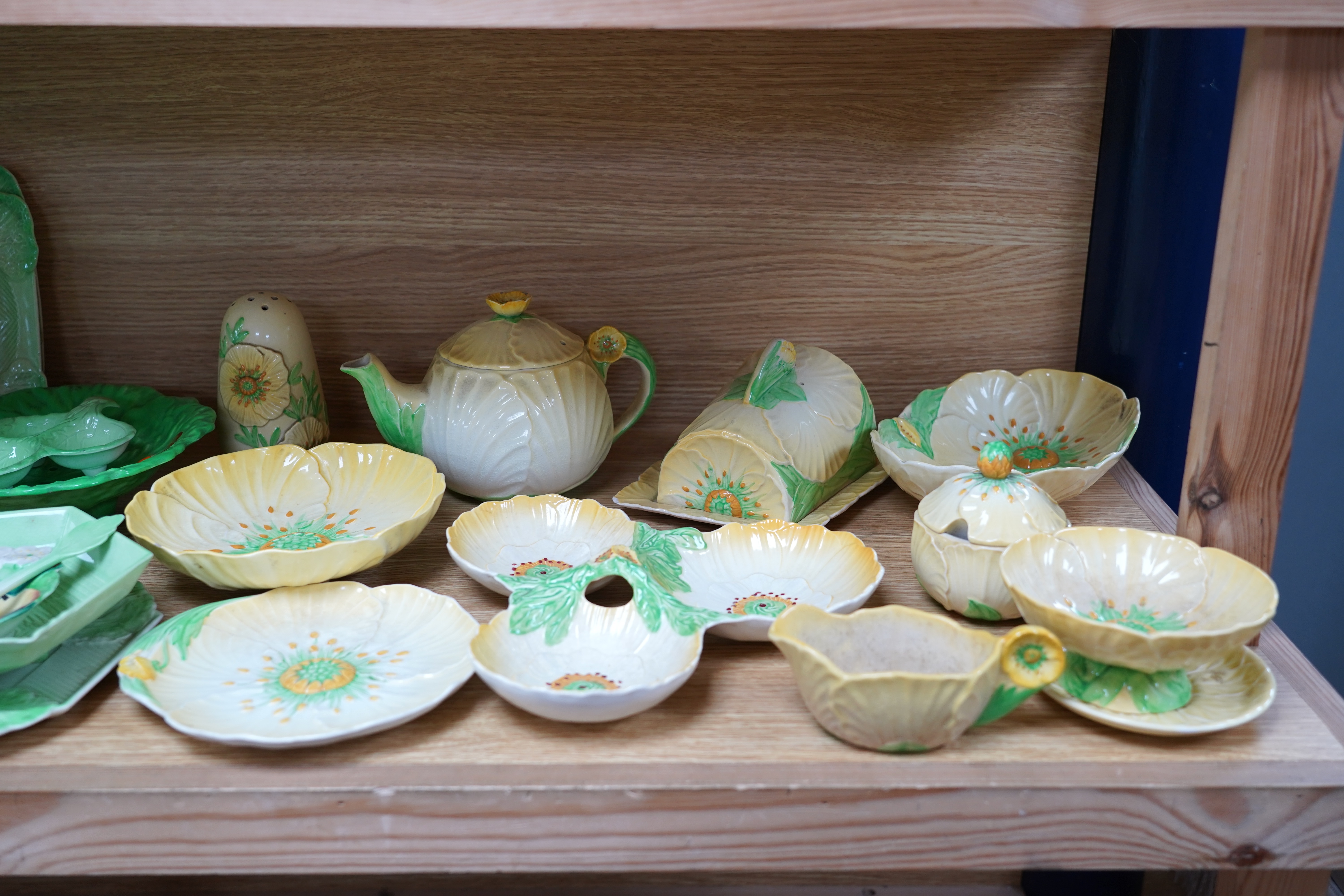 A collection of Carltonware cabbage pattern dinner wars